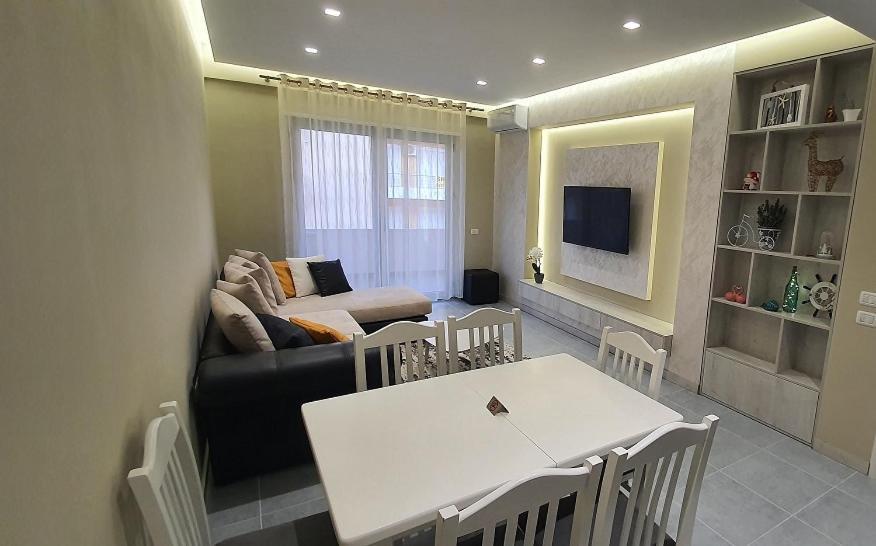 Deluxe Apartment Vlorë エクステリア 写真